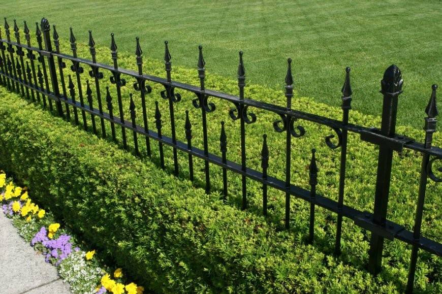 Hàng rào làm bằng sắt rèn