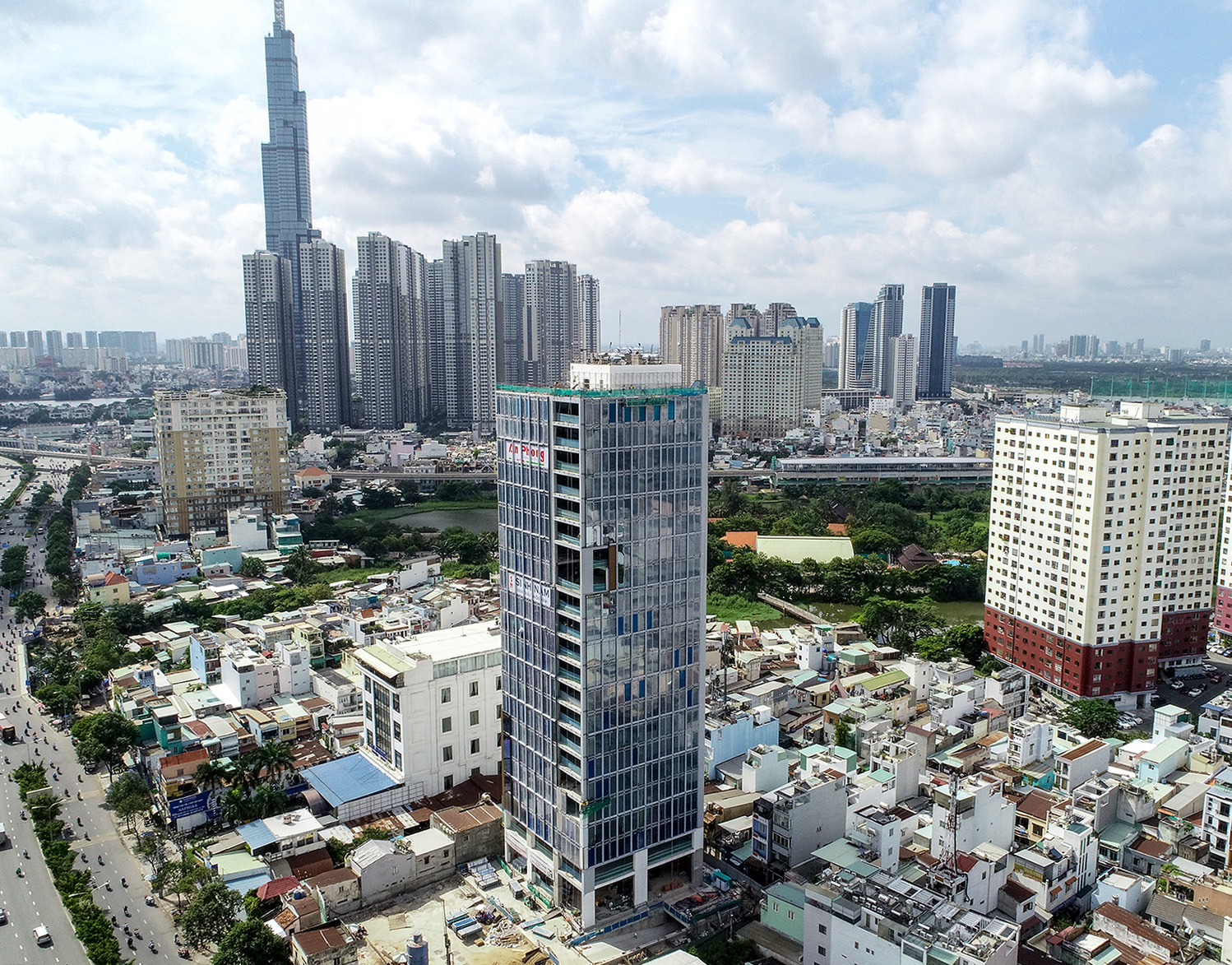 Tình hình dịch bệnh phức tạp nhưng thị trường bất động sản Việt Nam còn có dấu hiệu phục hồi